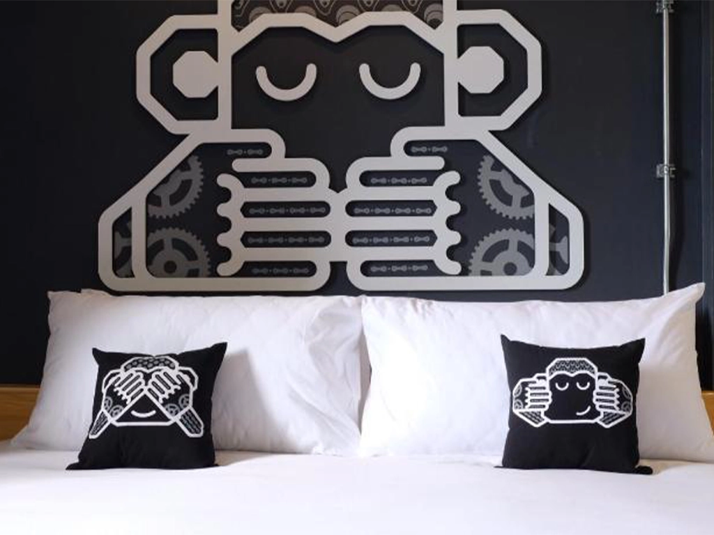 Chimpanzee Pod (Superior King Bed)